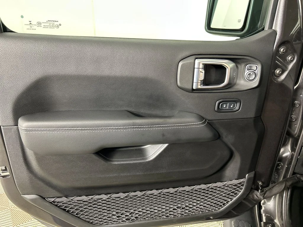 Used 2022 Gray Jeep Rubicon image 11