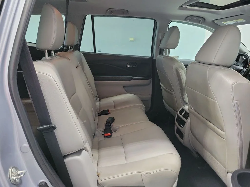 Used 2019  Honda EX-L image 18