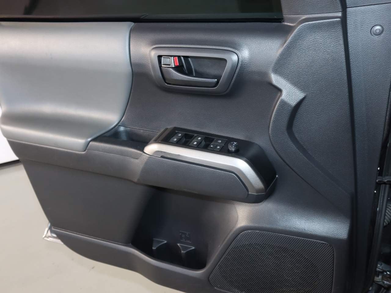 Used 2023 Magnetic Gray Metallic Toyota SR5 V6 Crew Cab image 16