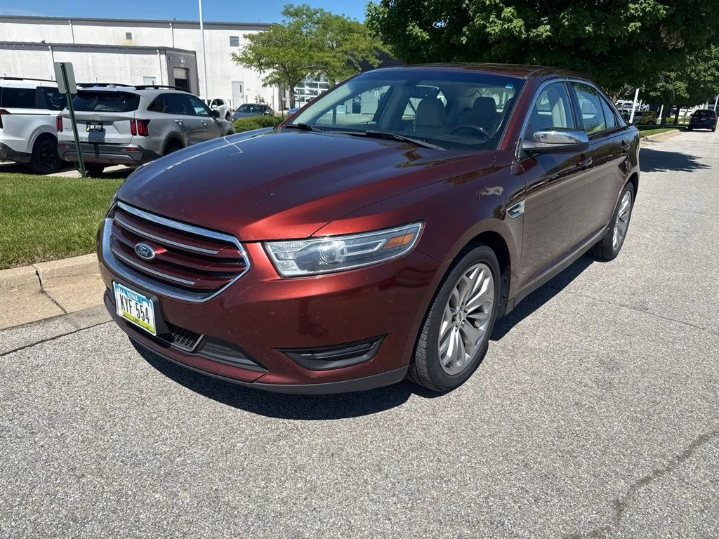 Used 2015  Ford Limited image 2