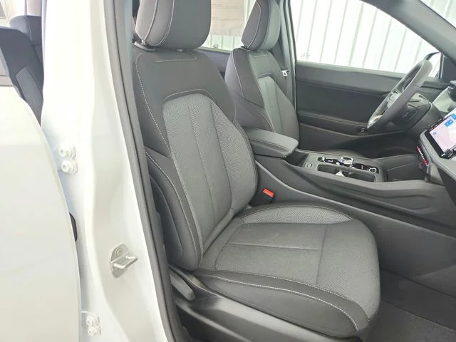 New 2026 Bright White Clear-Coat Exterior Paint Jeep Laredo image 35