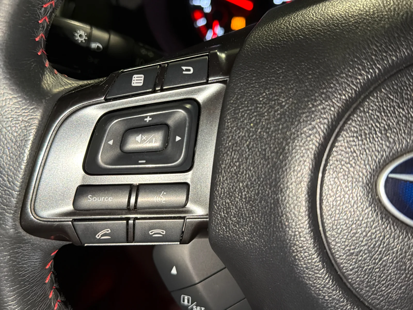 Used 2018 Crystal Black Silica Subaru Premium image 25