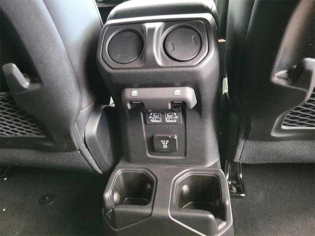 2025 Jeep Wrangler 4-Door Rubicon - Photo 17