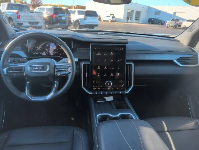 Used 2025 Crystal Metallic GMC Elevation image 15
