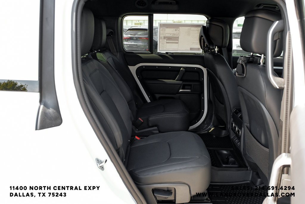 New 2026 Fuji White Land Rover X-Dynamic SE image 39