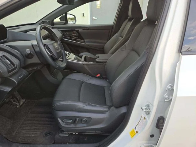 Used 2023 Wind Chill Pearl w/Black Roof Toyota Limited image 4
