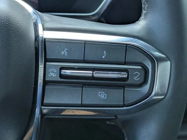 Used 2023 Summit White GMC Elevation image 25