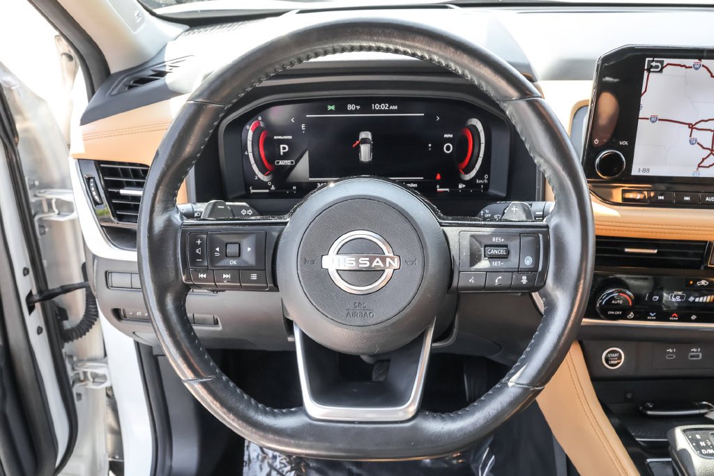 Used 2023 White Nissan Platinum image 28