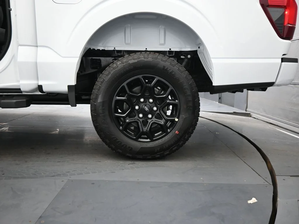 New 2026 Oxford White Ford XLT image 21