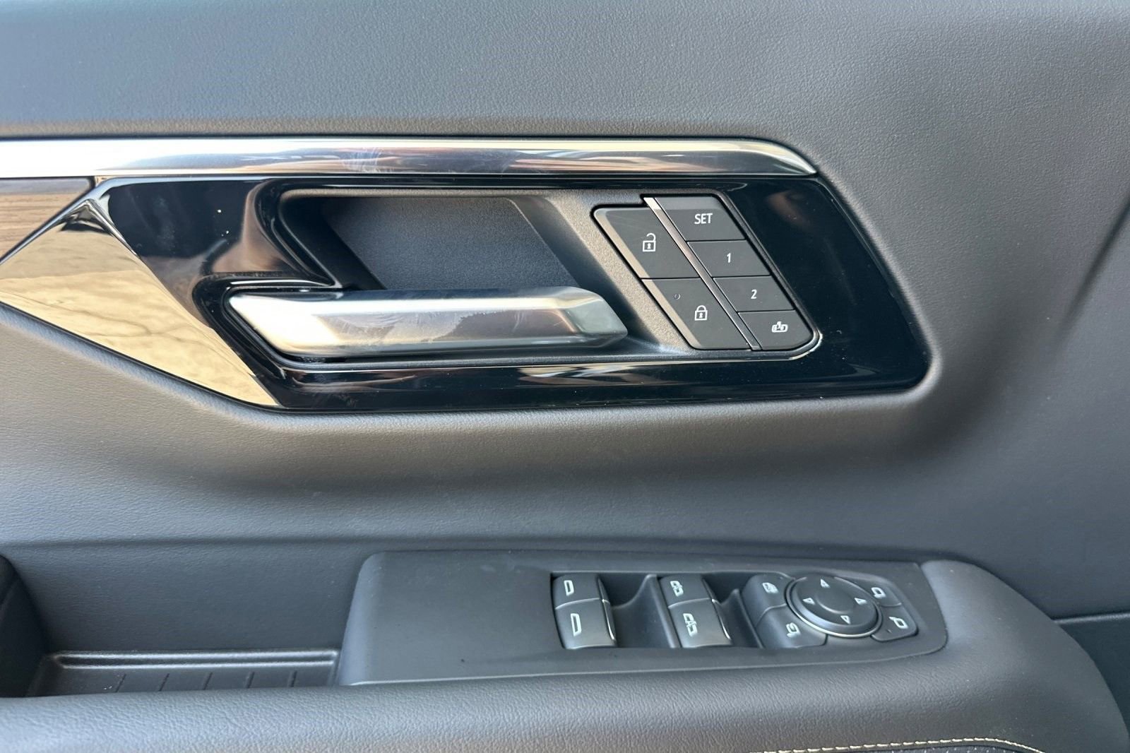 2025 Chevrolet Suburban Premier - Photo 11