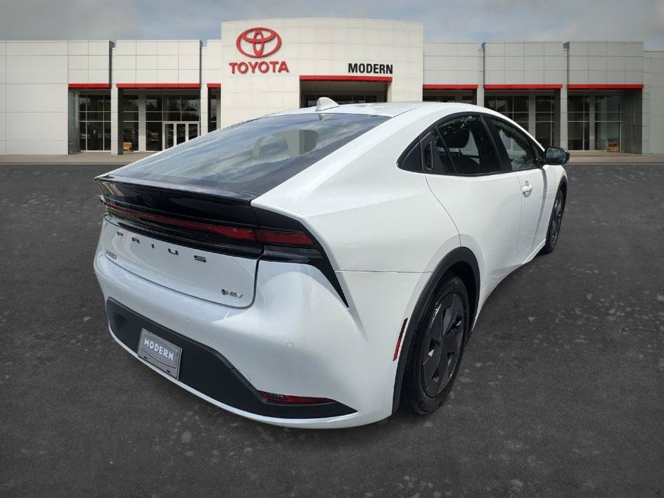 Used 2025 Wind Chill Pearl Toyota LE image 5