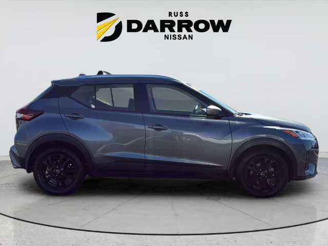 Used 2024 Gray Nissan SV image 6