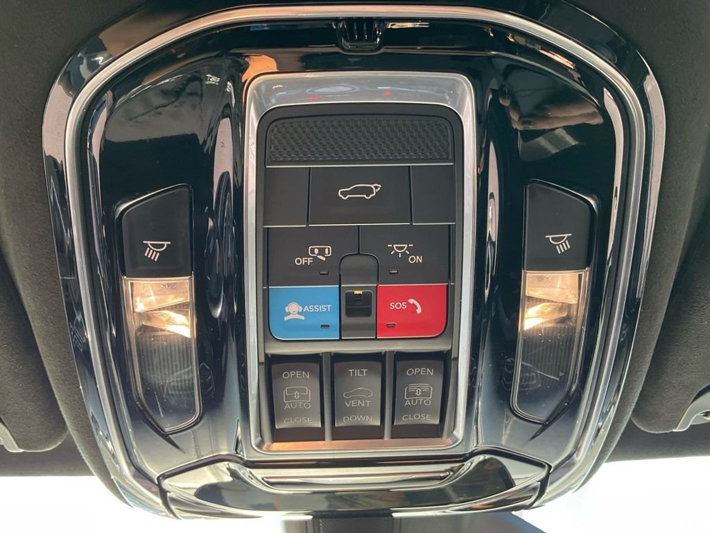Used 2022 White Jeep Series II image 12