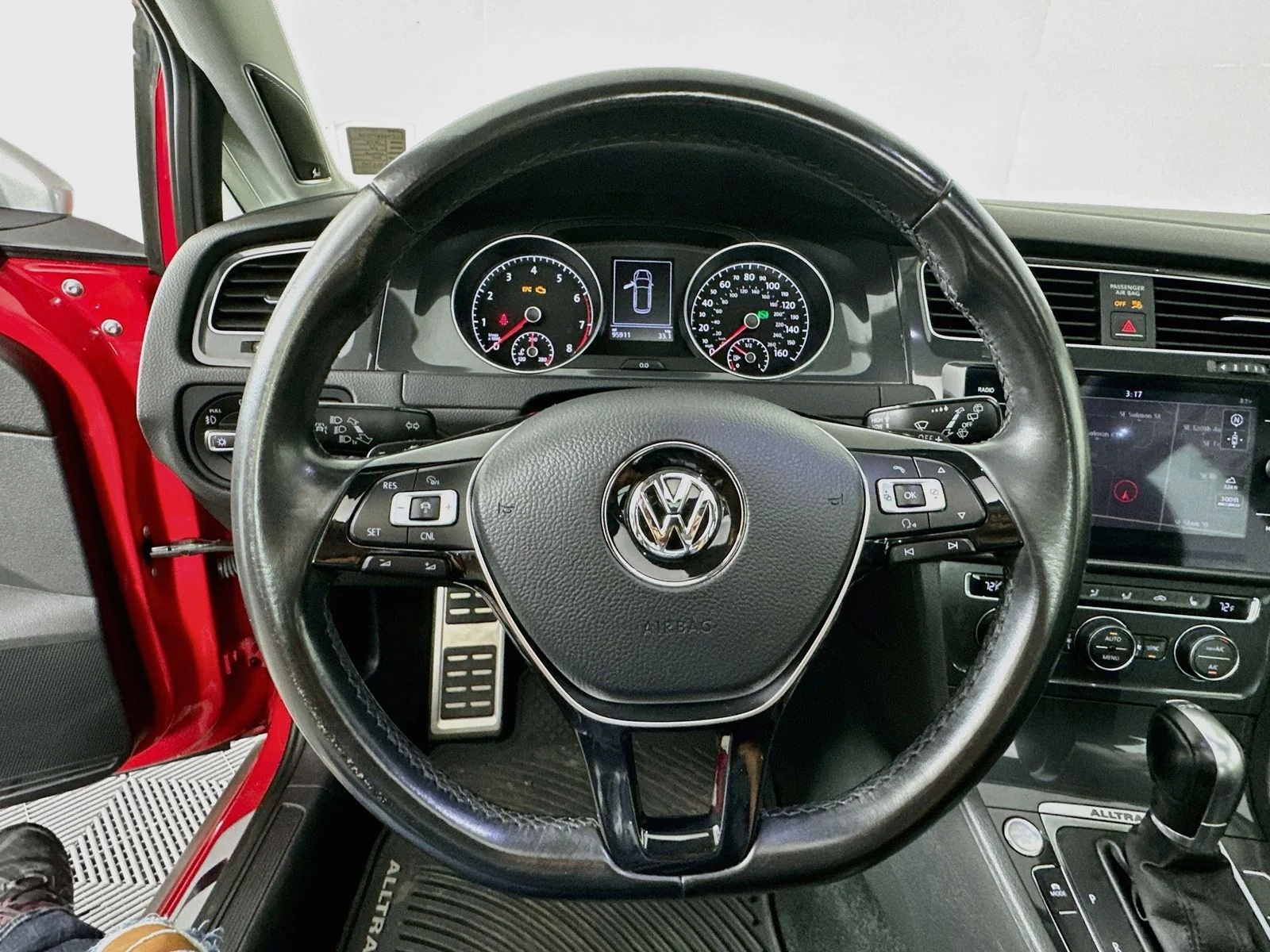 Used 2018 Tornado Red Volkswagen TSI SEL image 12