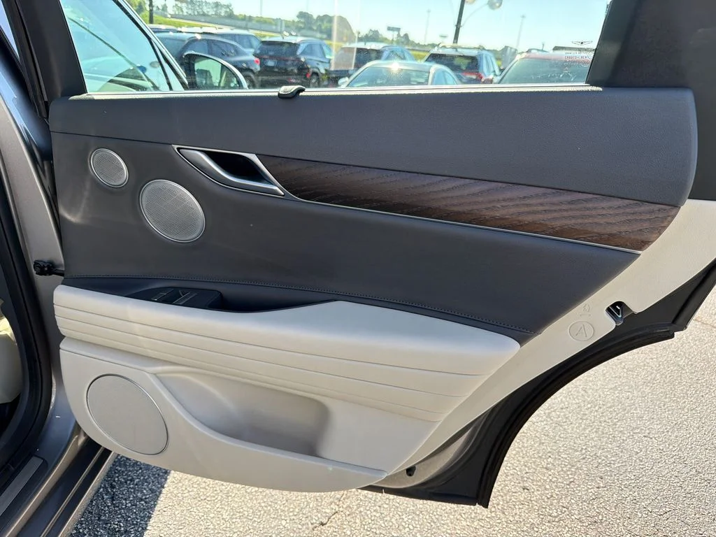 Used 2023 Silver Genesis 2.5T image 16