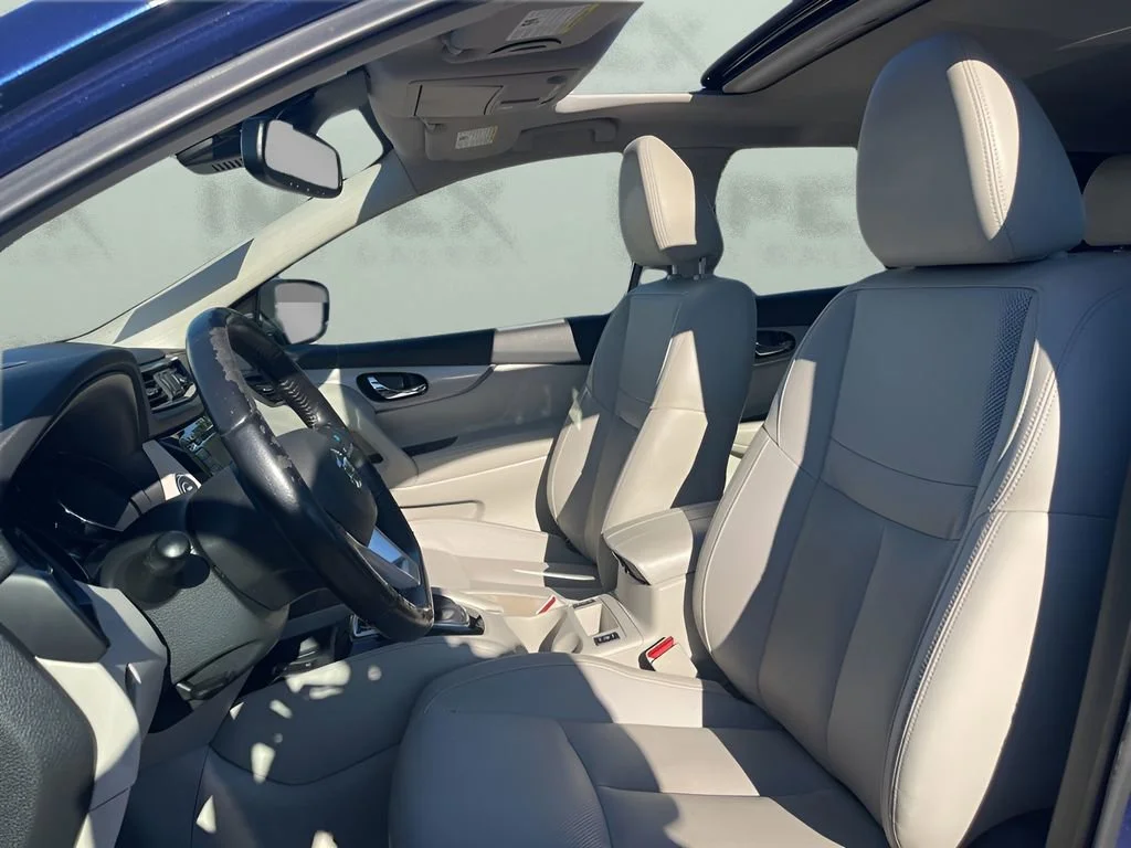 Used 2020 Blue Nissan SL image 10