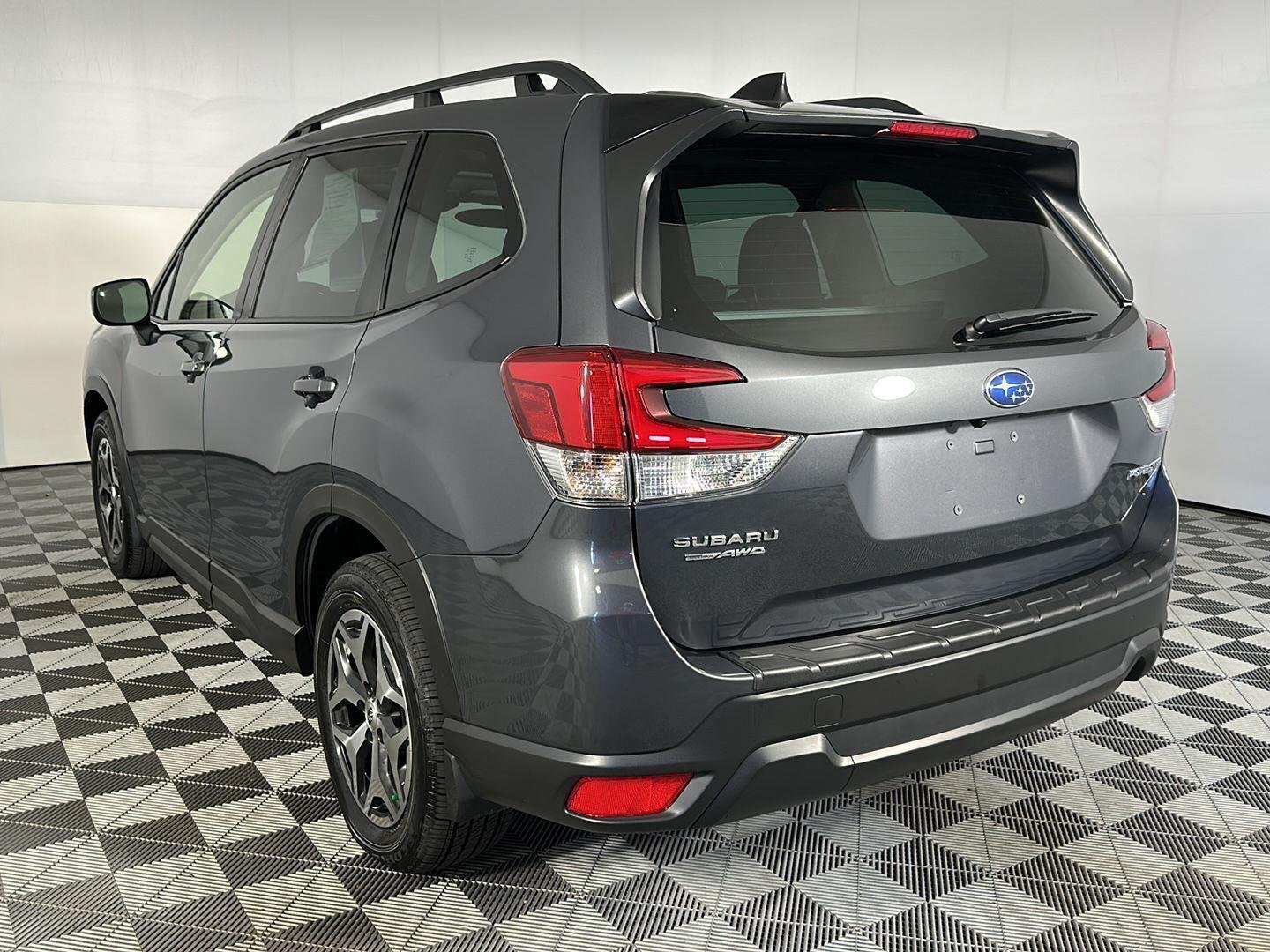Used 2024 Magnetite Gray Metallic Subaru Premium image 23