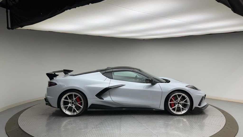 Used 2020 Ceramic White Chevrolet Stingray image 9