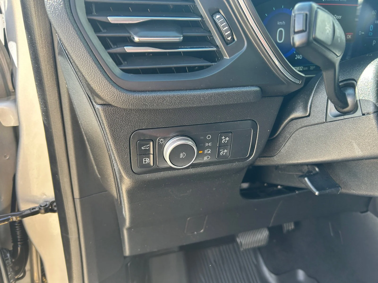 Used 2020 SILVER Ford TITANIUM HYBRID AWD image 16