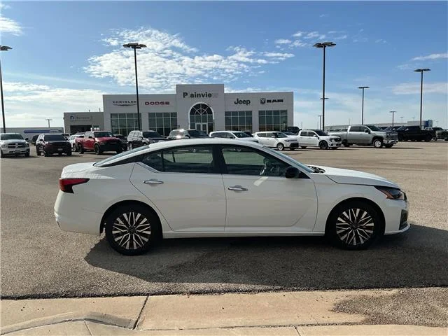 Used 2025 Pearl White Tricoat Nissan SV image 9