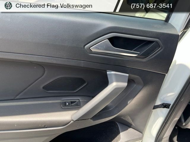 Used 2019 Pure White Volkswagen 2.0T SEL Premium 4Motion image 25