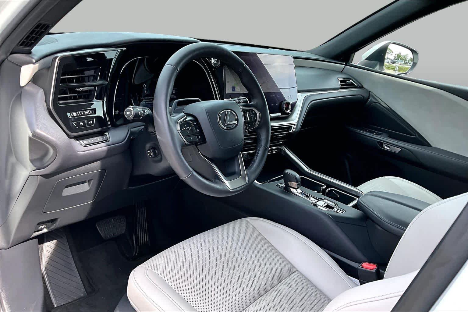 Used 2024 Wind Chill Pearl Lexus Premium image 18