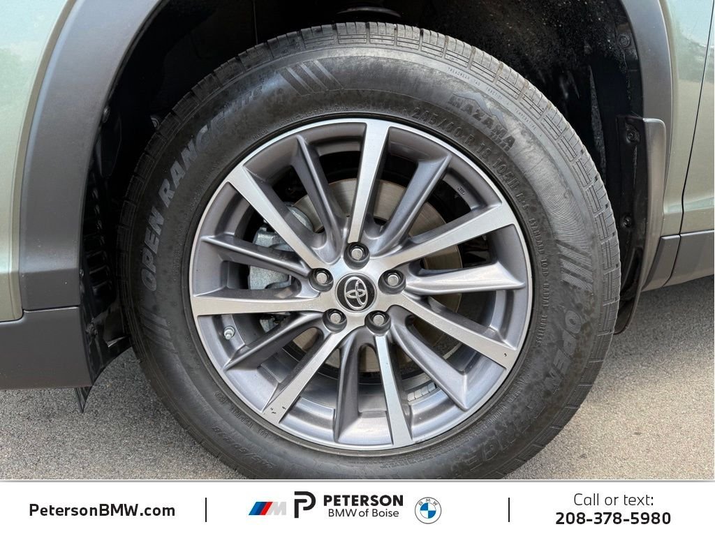 Used 2019 Green Toyota XLE image 39