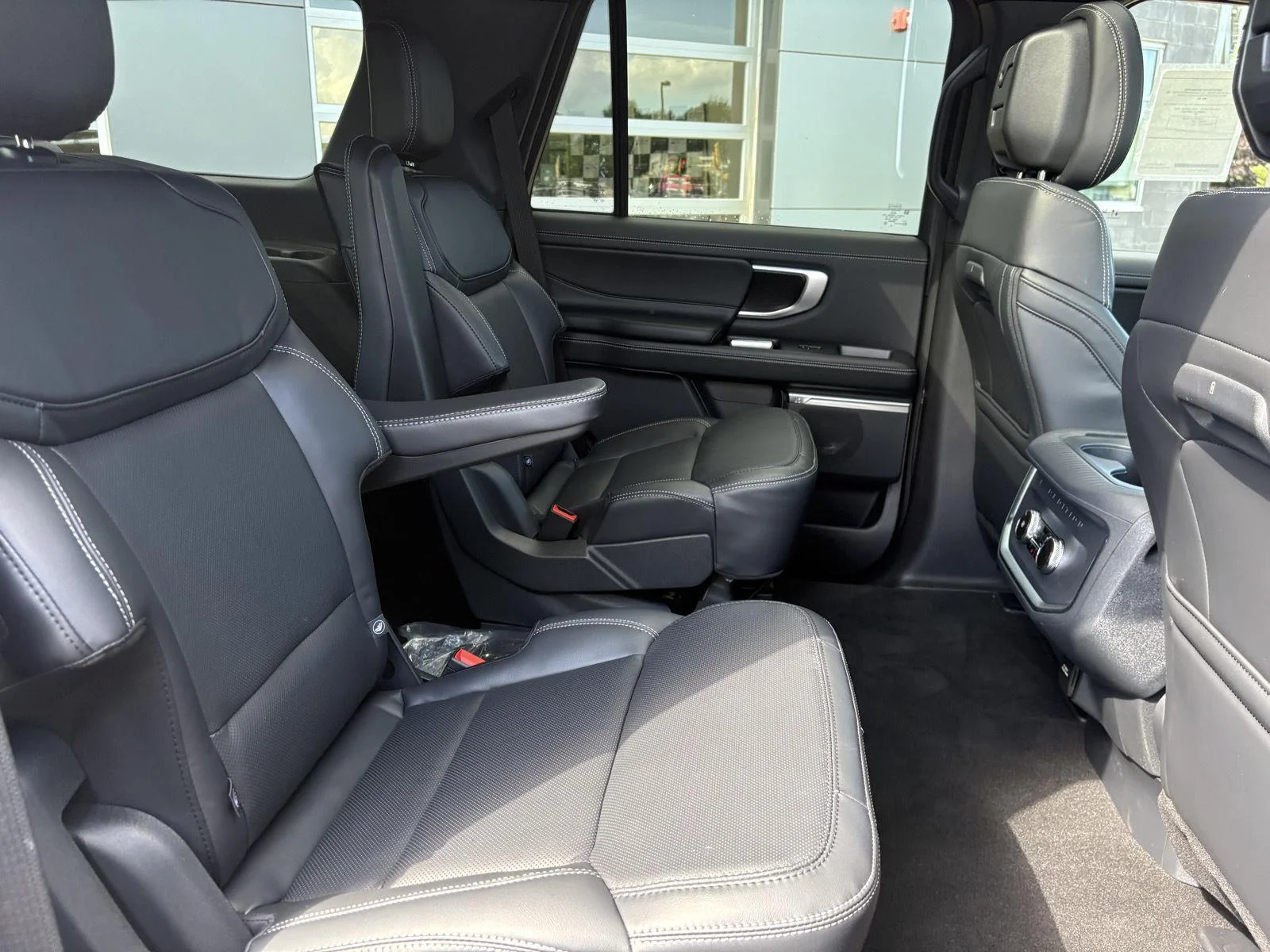 New 2026 Glacier Gray Metallic Tri-Coat Ford Platinum® image 24