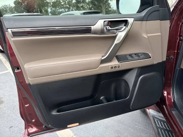 Used 2022  Lexus 460 image 22