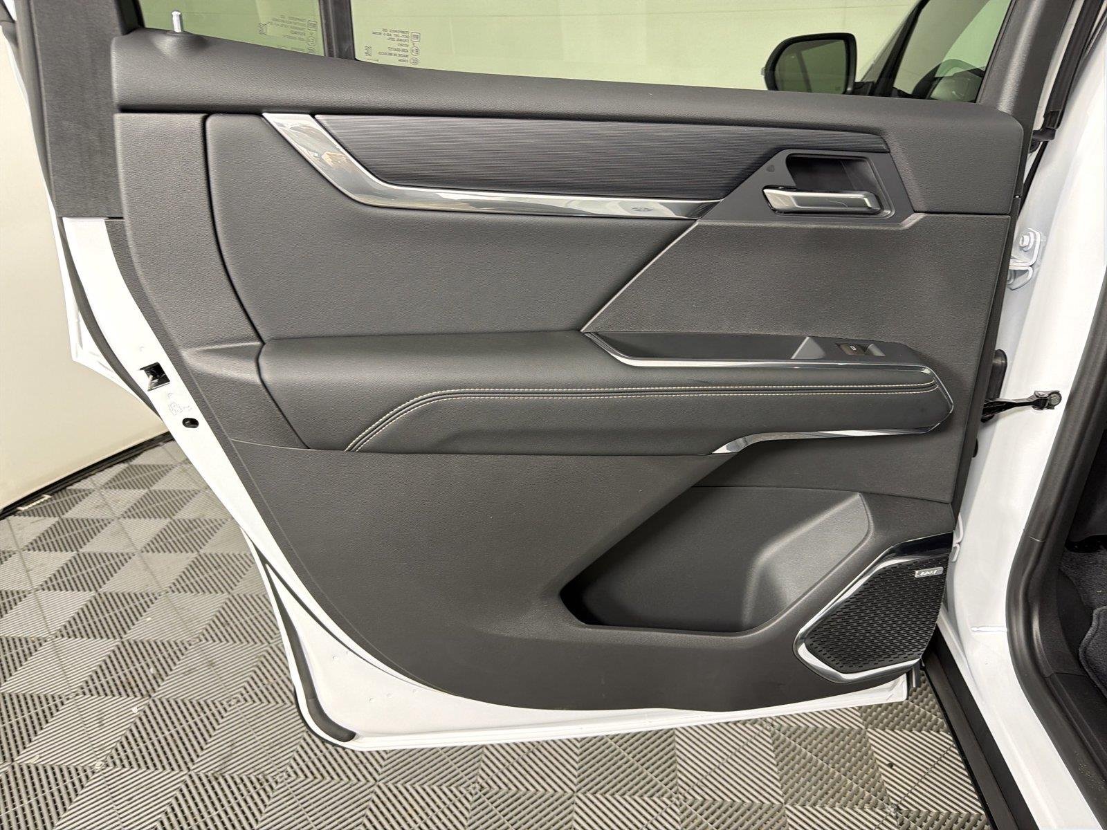 New 2027 Summit White GMC Elevation image 21