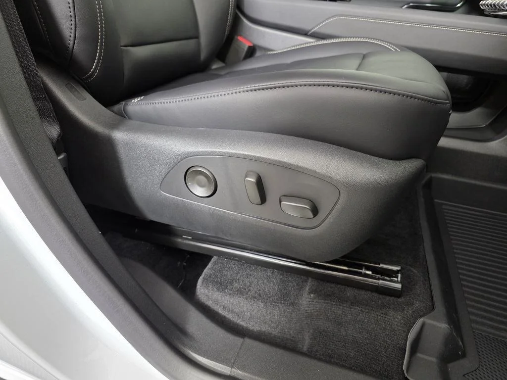 2025 GMC Acadia Elevation - Photo 24