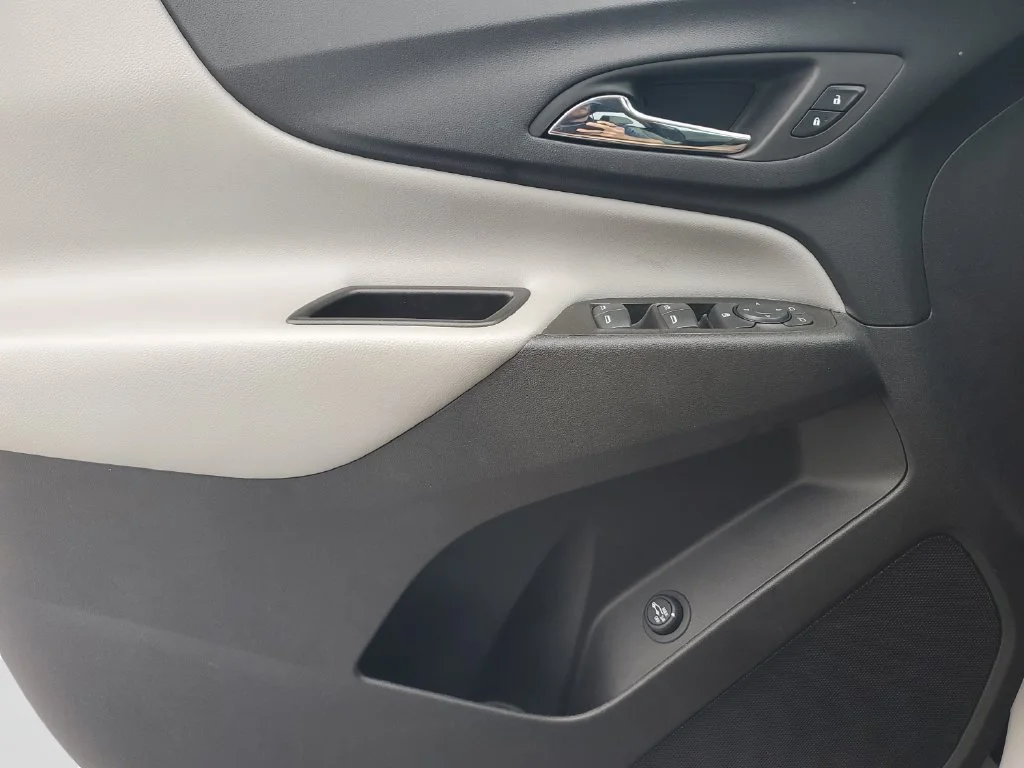 Used 2024 Summit White Chevrolet LT image 23