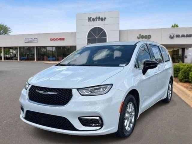 2026 Chrysler Pacifica Select's photo