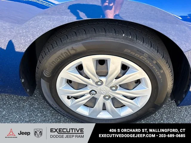 Used 2022 Blue Hyundai SE image 7