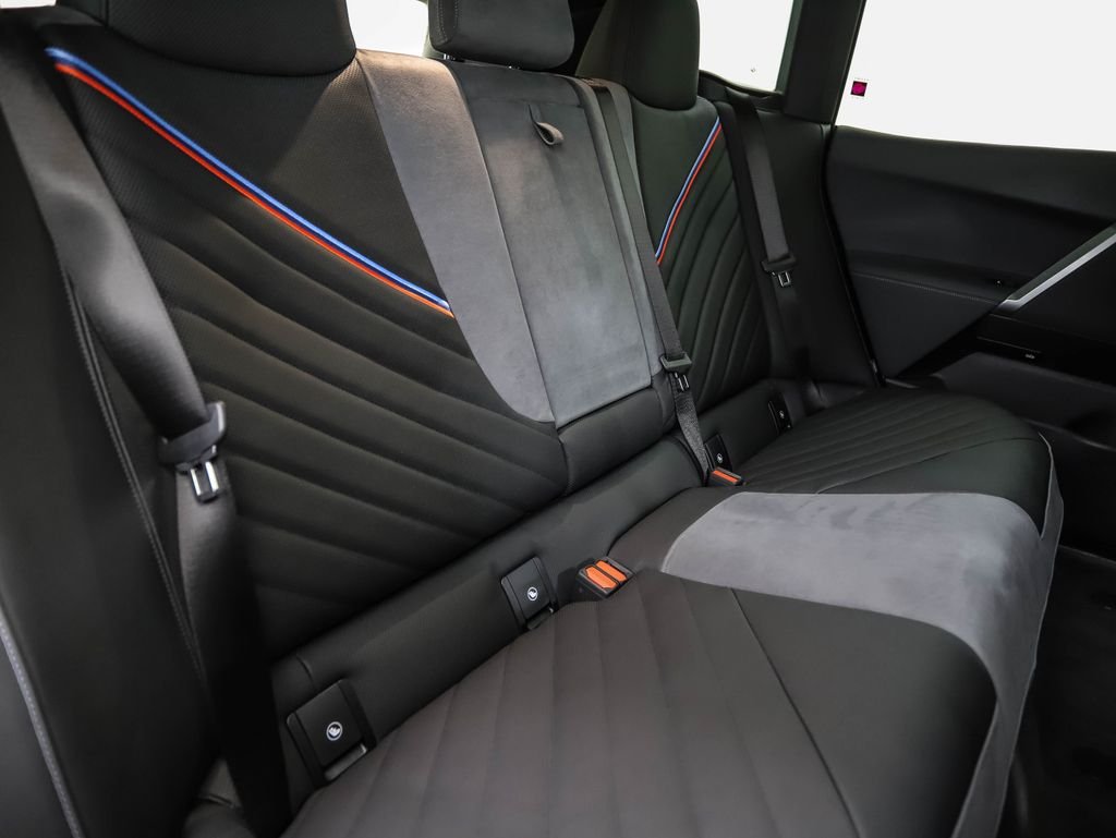 Used 2026 White Metallic BMW xDrive45 image 28