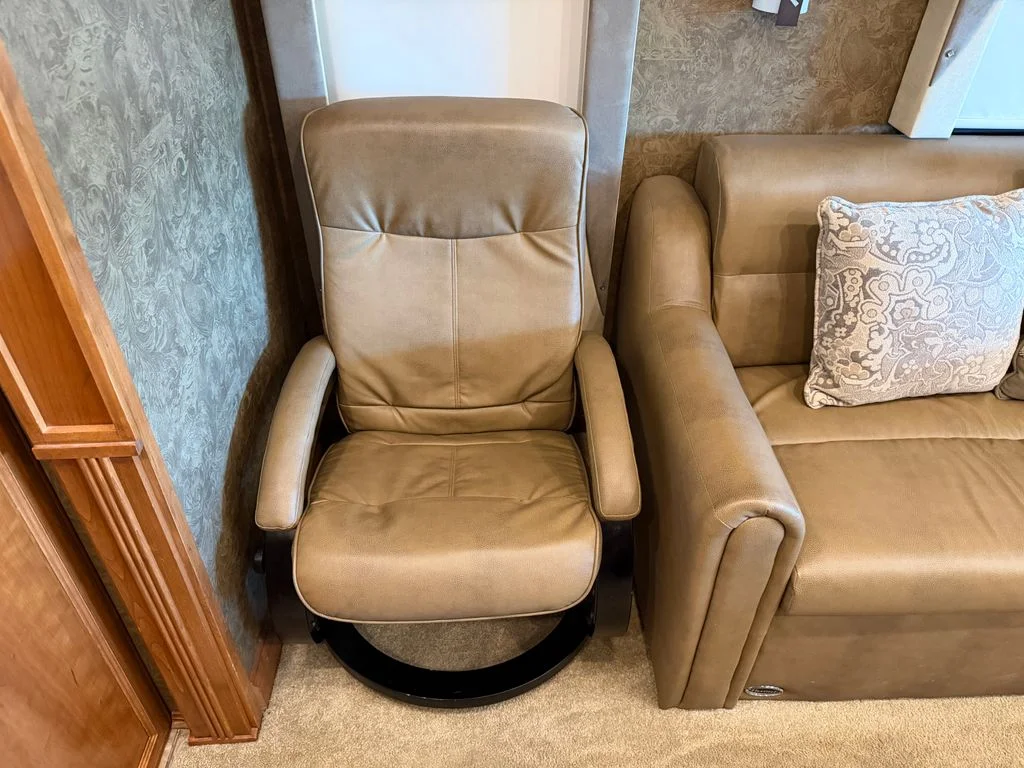 Used 2014  Tiffin  image 70