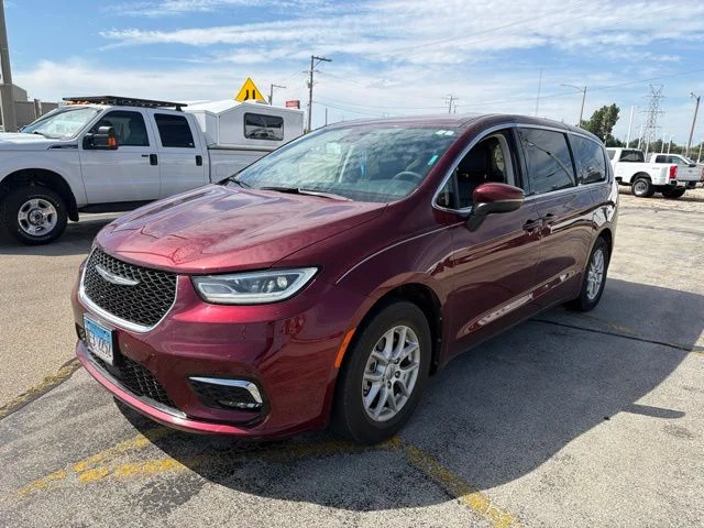 Used 2023 Velvet Red Pearlcoat Chrysler Touring L image 2