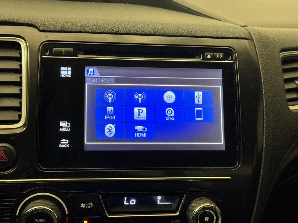 Used 2015 Alabaster Silver Metallic Honda SE image 19