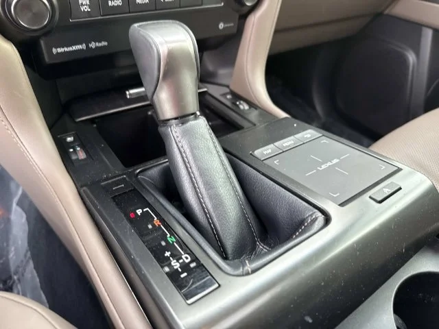 Used 2022  Lexus 460 image 36