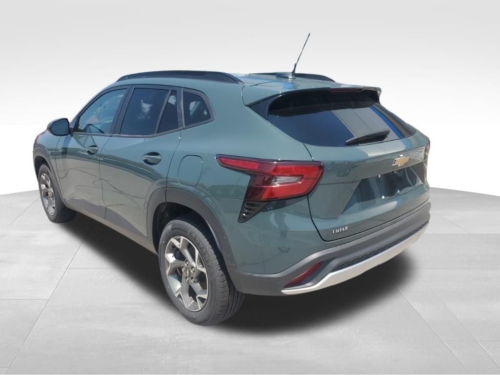 Used 2025 Gray Chevrolet LT image 3