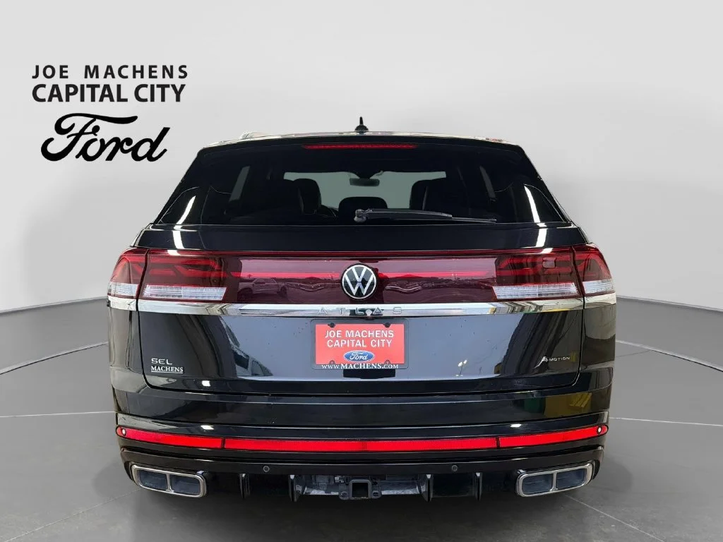 Used 2024 Black Volkswagen 2.0T SEL R-Line image 7