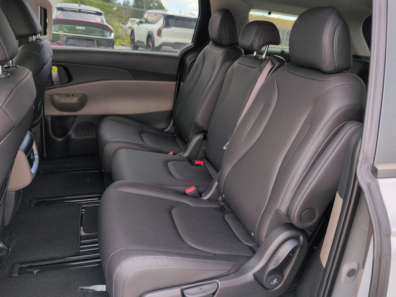 New 2026 Ceramic Silver Kia EX image 17