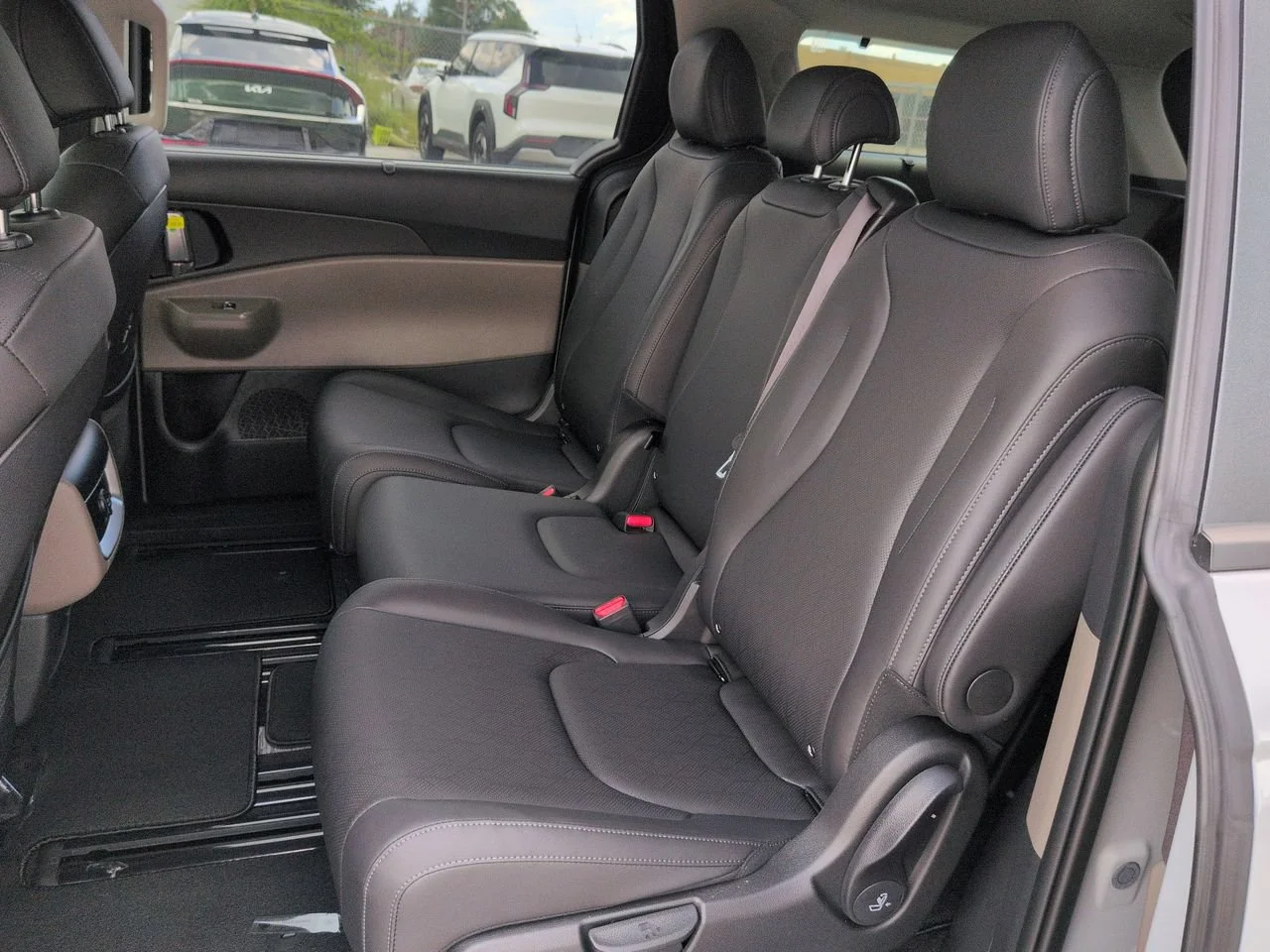 New 2026 Ceramic Silver Kia EX image 17