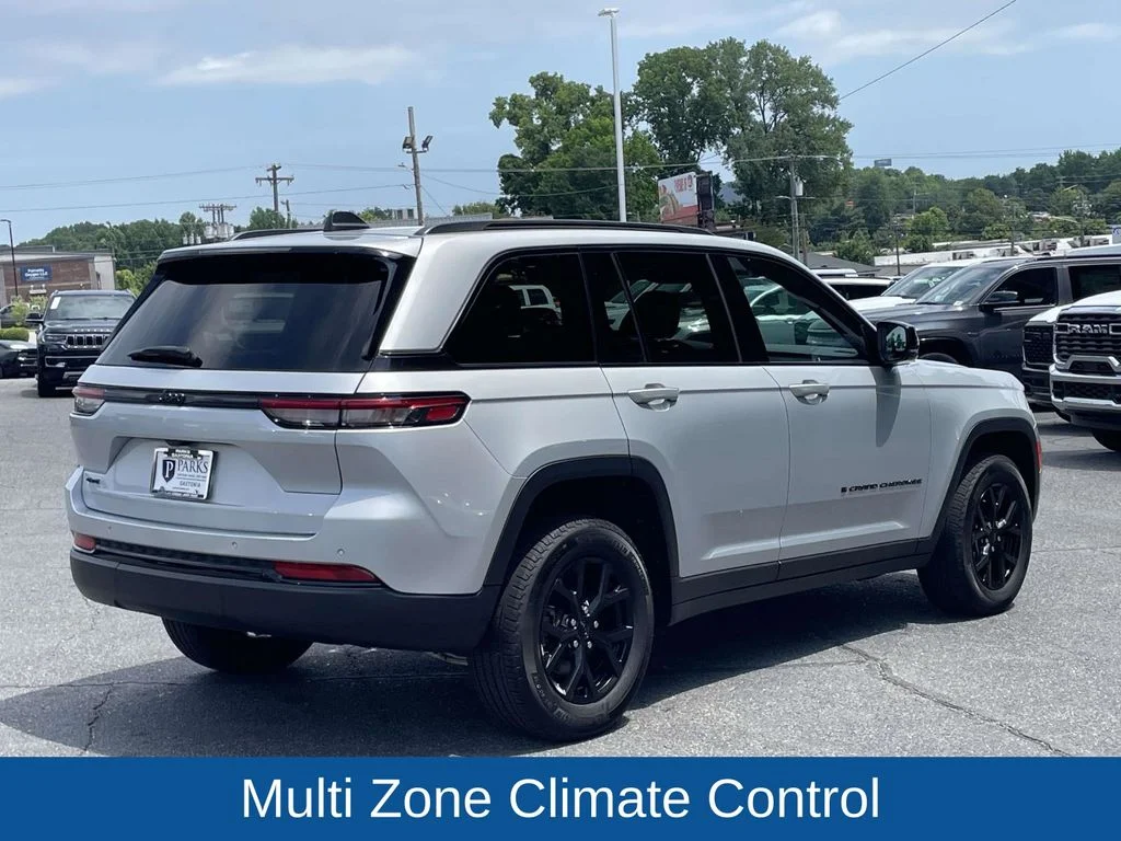 Used 2025 Silver Jeep Altitude image 9
