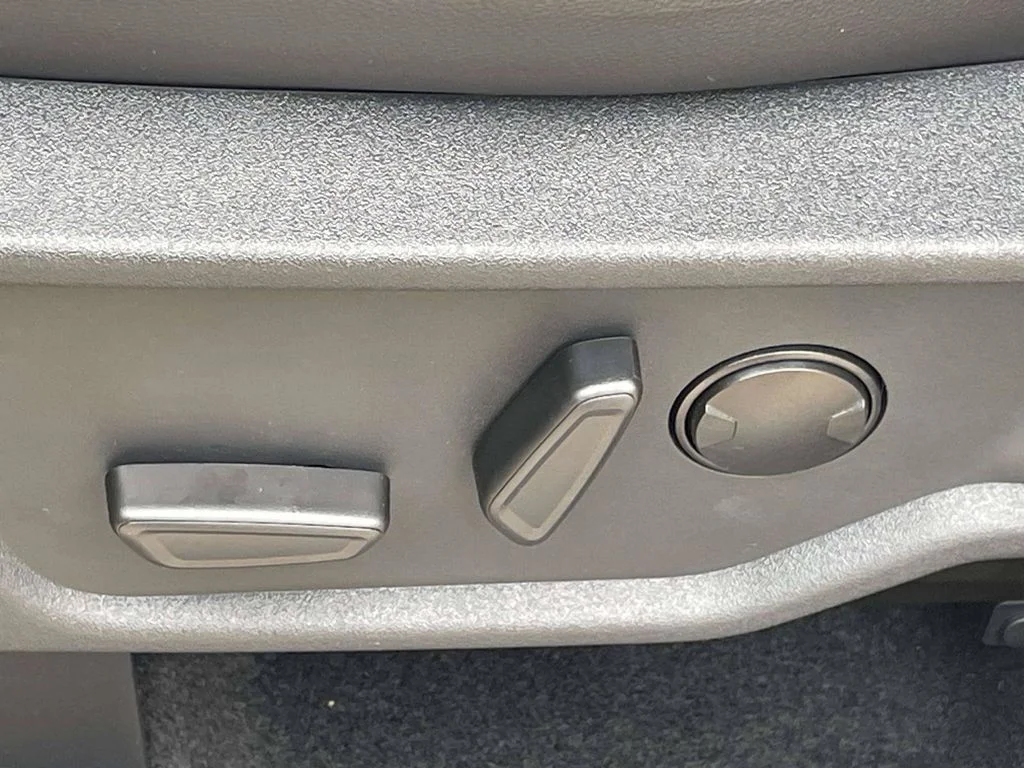 New 2026 Avalanche Gray Ford Outer Banks image 14