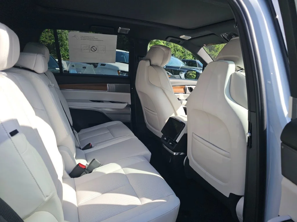 New 2027 Vibrant White Tricoat Cadillac Luxury image 14
