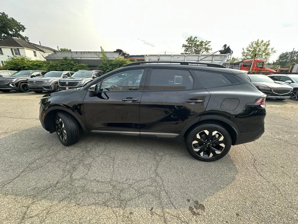 Used 2023 Black Kia X-Line image 3