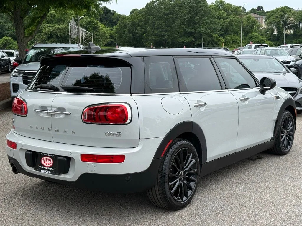 Used 2019  MINI  image 8