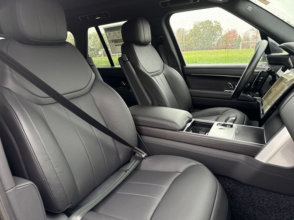 New 2025 Santorini Black Land Rover SE image 16