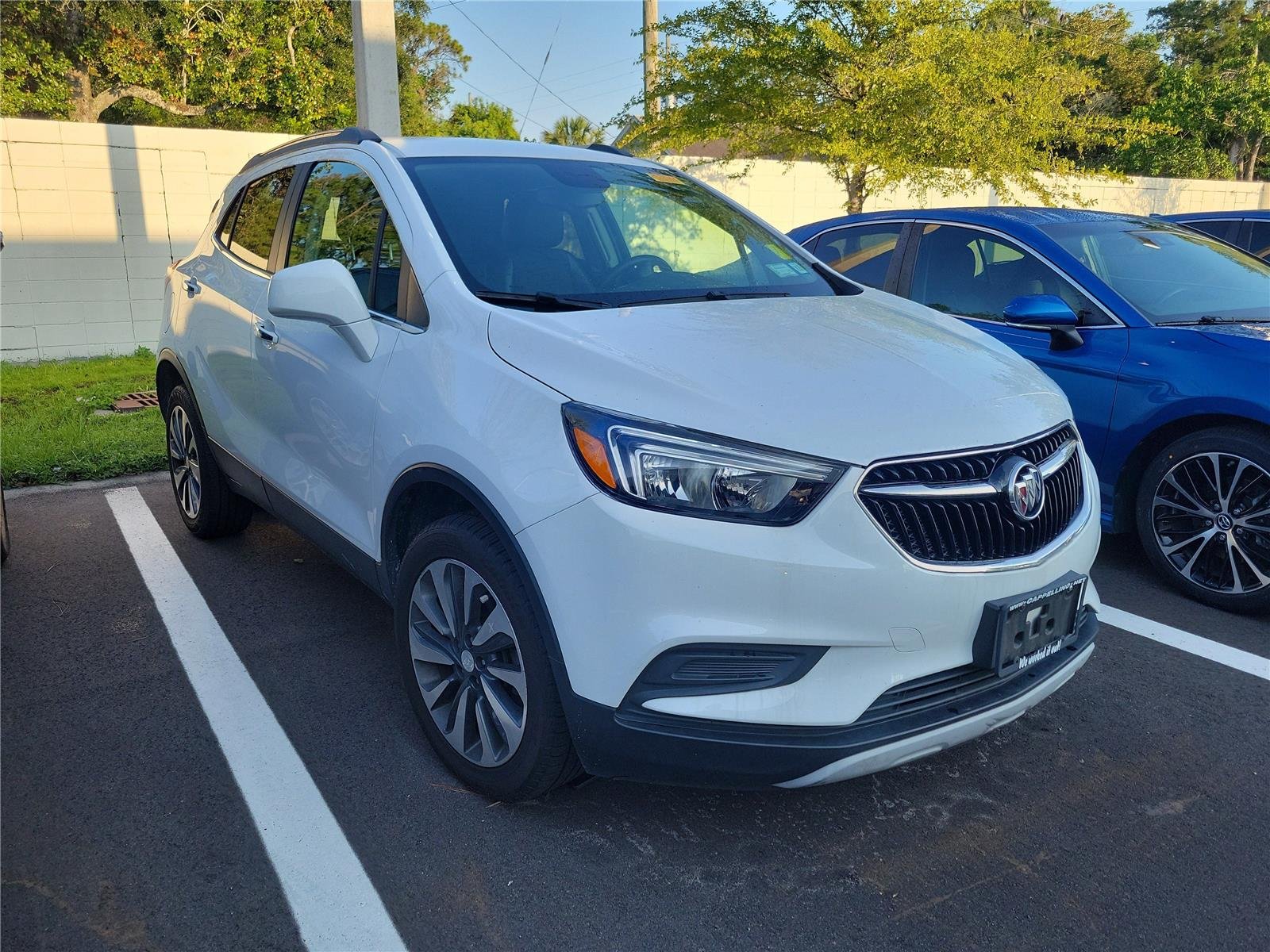 Used 2021 Summit White Buick Preferred image 4